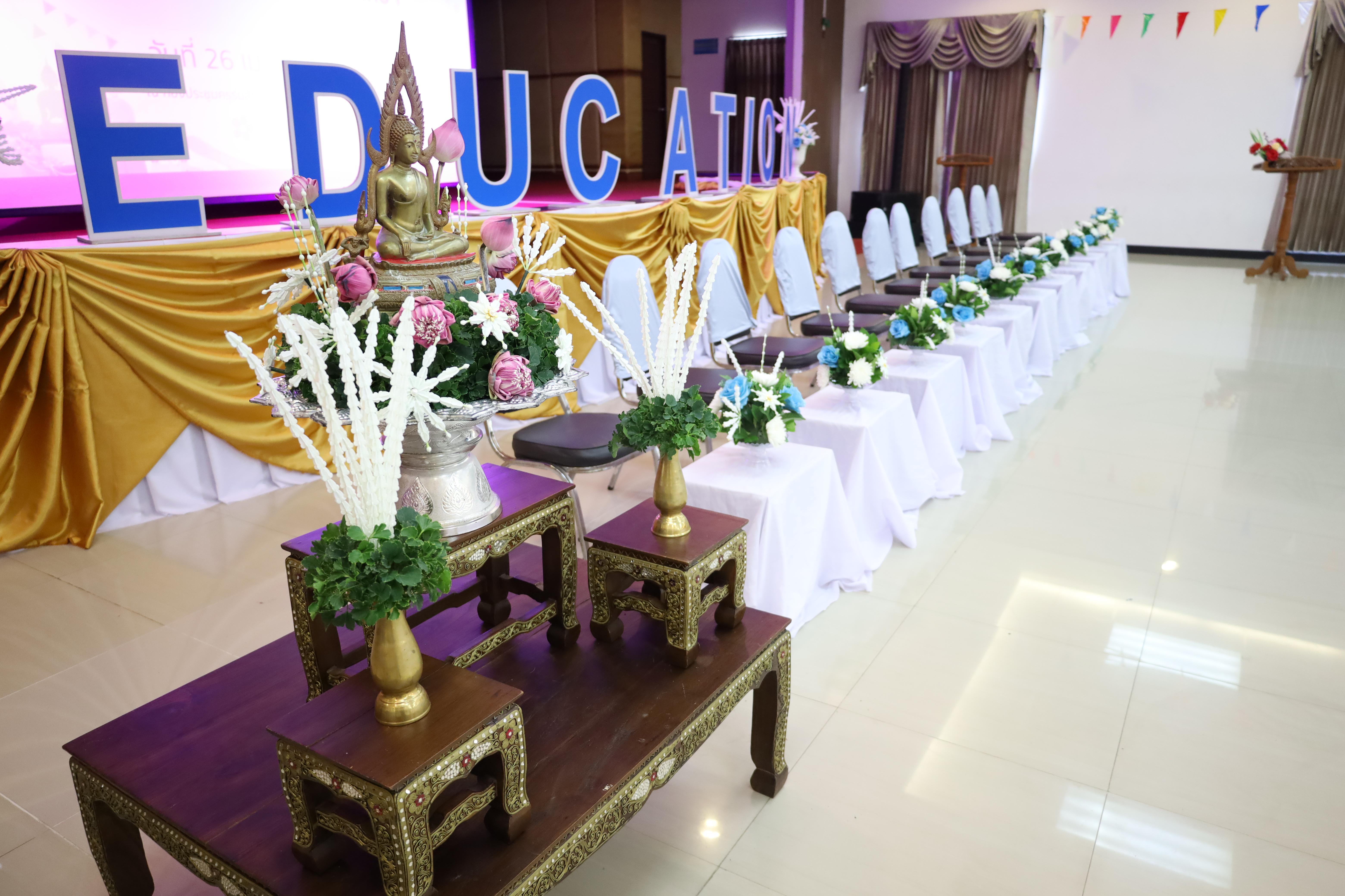 282. วันที่ 26 เมษายน 2568 สาขาการบริหารการศึกษา ได้จัดกิจกรรมรดน้ำดำหัวคณาจารย์ระดับบัณฑิตศึกษา ประจำสาขาการบริหารการศึกษา ณ ห้องประชุมครุร่มสัก 1 ชั้น 3 อาคารคณะครุศาสตร์